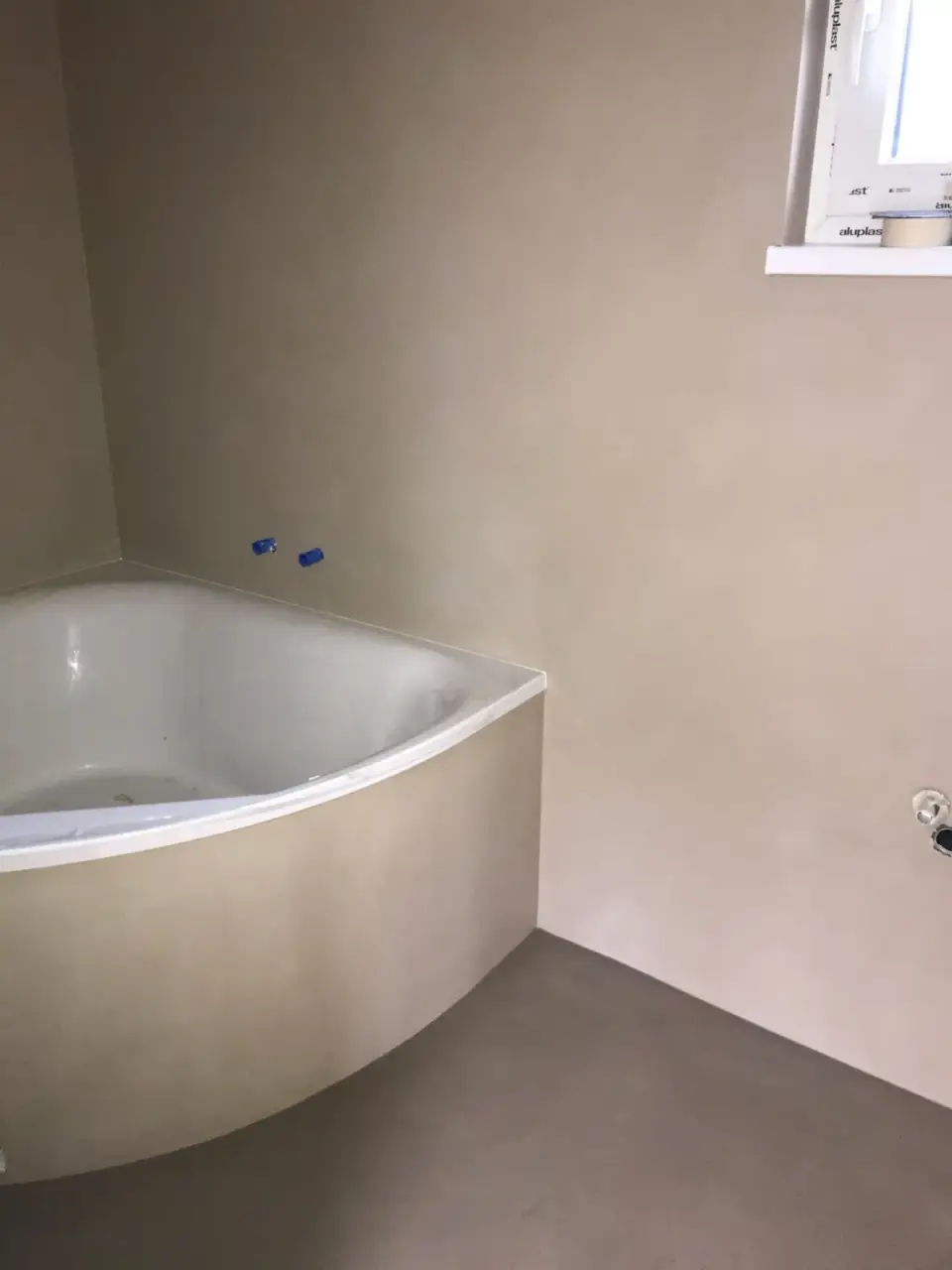 Koupelna s rohovou vanou: Vana a podlaha
