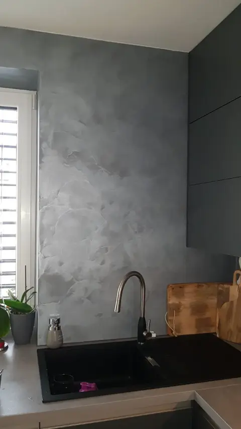 Kuchyňská zástěna: Detail u police