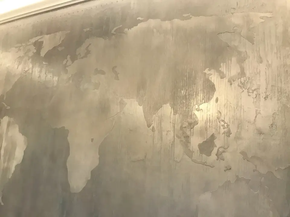 Asie a Austrálie na mapě světa ze šedobéžové stěrky