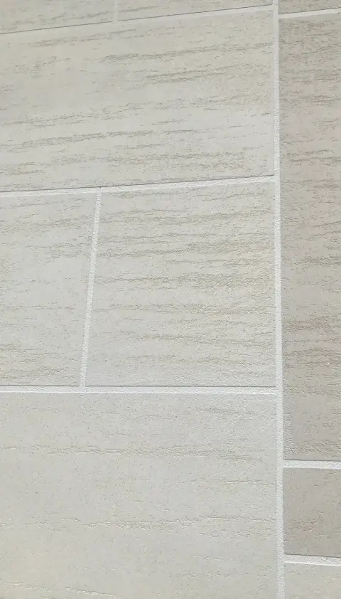Detail kvádrů ze stěrky v imitaci travertinu se spárořezem